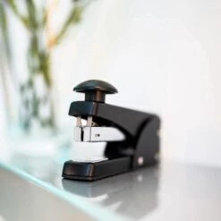 Kornet&Hahn Heftgerät 40371036, Heftleistung 20 Blatt, Schwarz -Geschäft Für Bürobedarf 6e63af2b7a4d8303e19231a10f513caca2e3c486 heftgeraet kornetundhahn 40371036