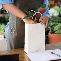 Folia Tragetaschen Weiß, 18 X 21cm, Papiertüten Mit Henkel, 20 Stück 8 Folia Tragetaschen Weiß, 18 X 21cm, Papiertüten Mit Henkel, 20 Stück -Geschäft Für Bürobedarf 81848b0a7a4d03e52d21142479ad13322f1979bb tragetaschen folia weiss 18 x 21cm
